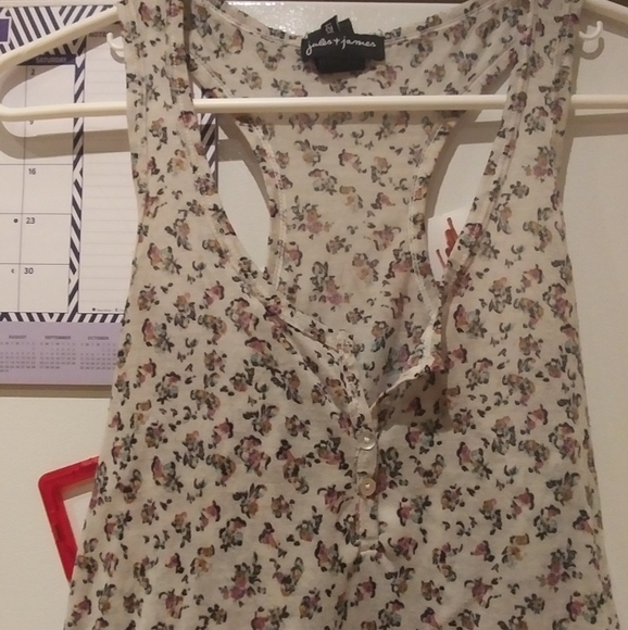 Racer back Summer shirt - Picture 2 of 3